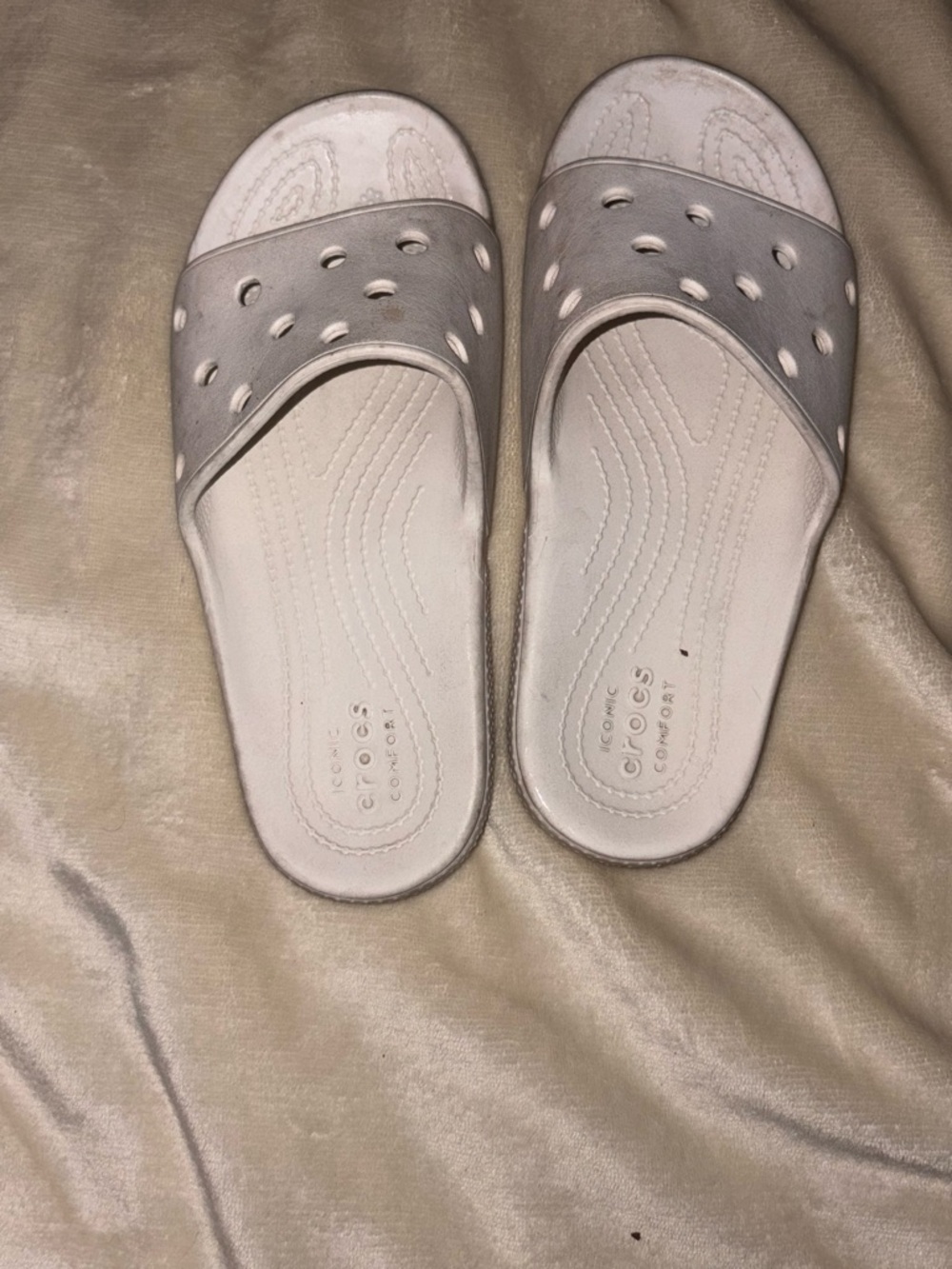 Women’s 9 Men’s 7 Crocs Classic Slide Sandals in white